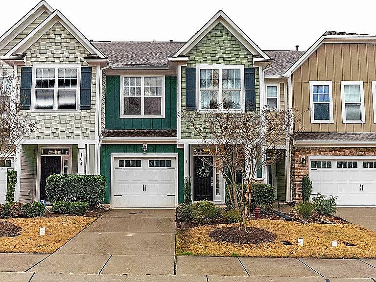 1st image of 102 Hundred Oaks Ln