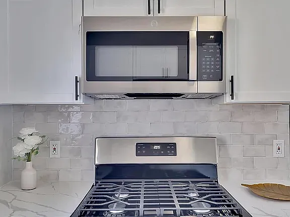 215 Monica Dr — Photo 2