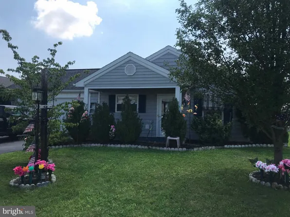 329 Eisenhower Dr, Chambersburg, PA 17201