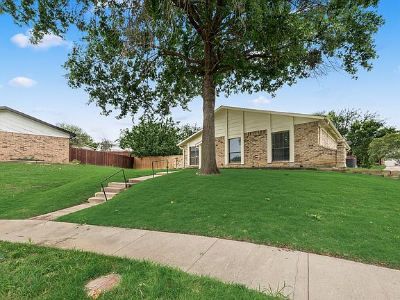 5th image of 1732 Delaford Ct