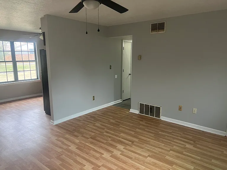 804 W Town Ct — Photo 13