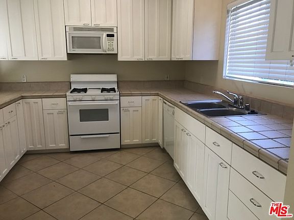 2nd image of 5248 Satsuma Ave APT 1