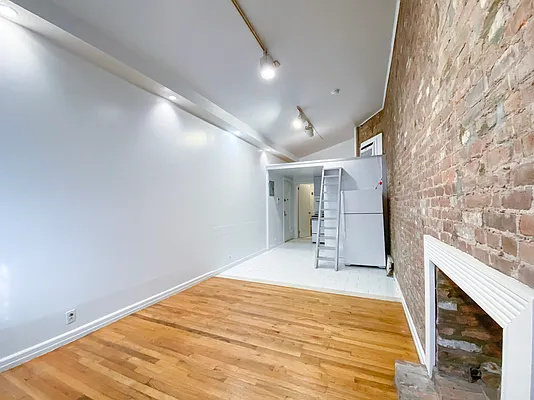 Rented by Kahen Properties | media 10