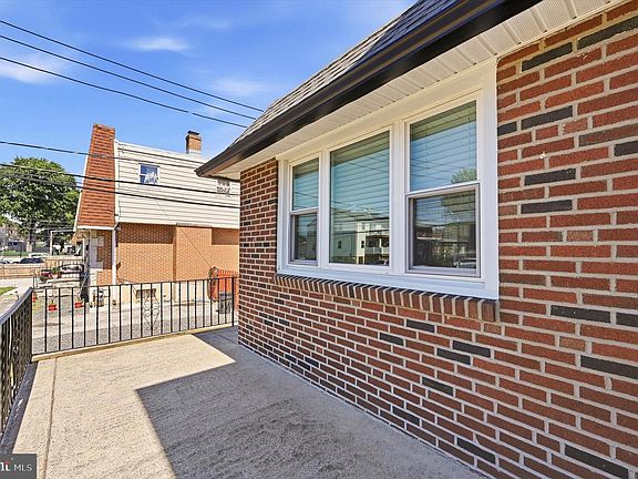 3rd image of 18 W Madison Ave