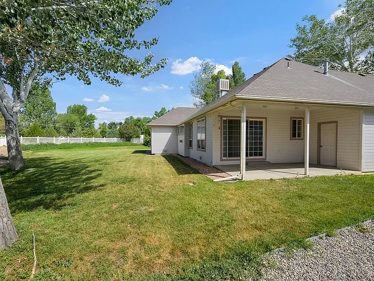712 E Harbor Cir — Photo 24