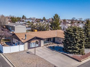 5604 Hill N Dale Dr, Farmington, NM 87402