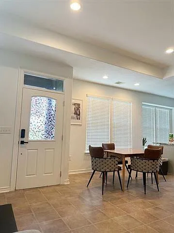 2 bed, 2.0 bath, 1400 sqft, $2,700 — Photo 3