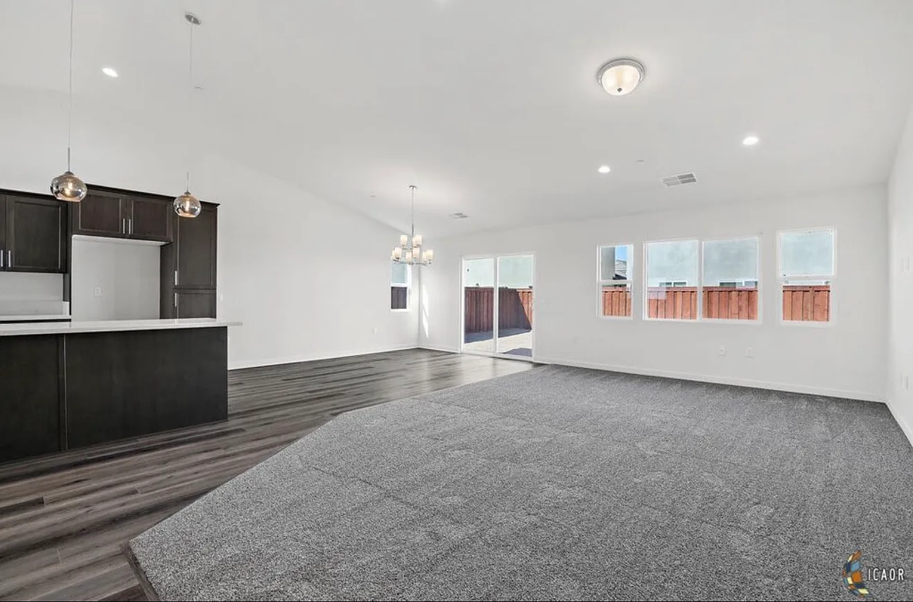 5 bed, 1822 sqft, $3,000 — Photo 3