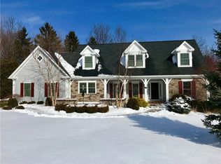 14 Cross Meadow Ln, Pittsford, NY 14534
