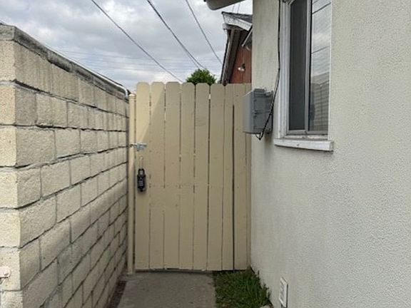 2nd image of 2425 W Cameron St