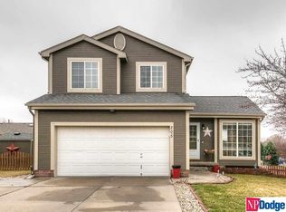 205 Charleston Dr, Papillion, NE 68133