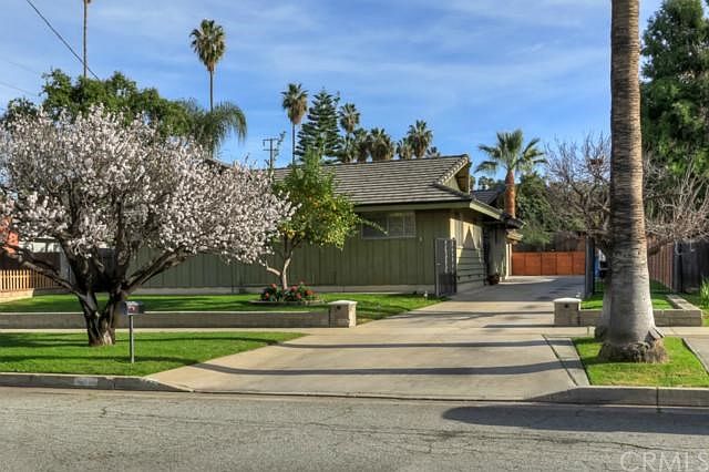 1st image of 690 E Palm Ave