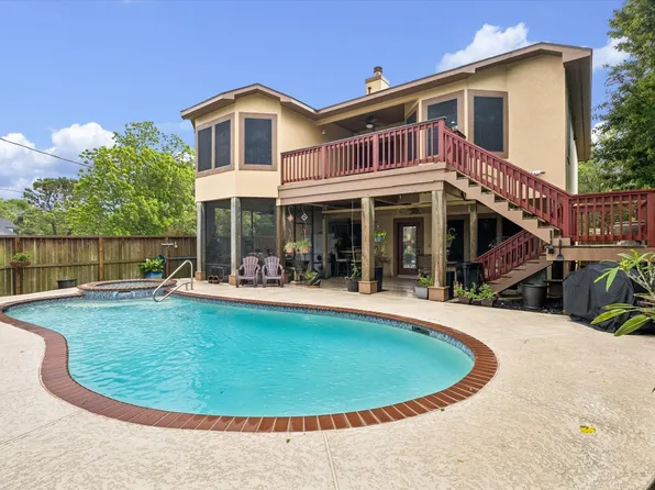 3040 Bayshore Dr, Bacliff, TX 77518