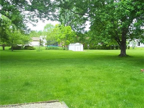 4th image of 24560 Hall Dr