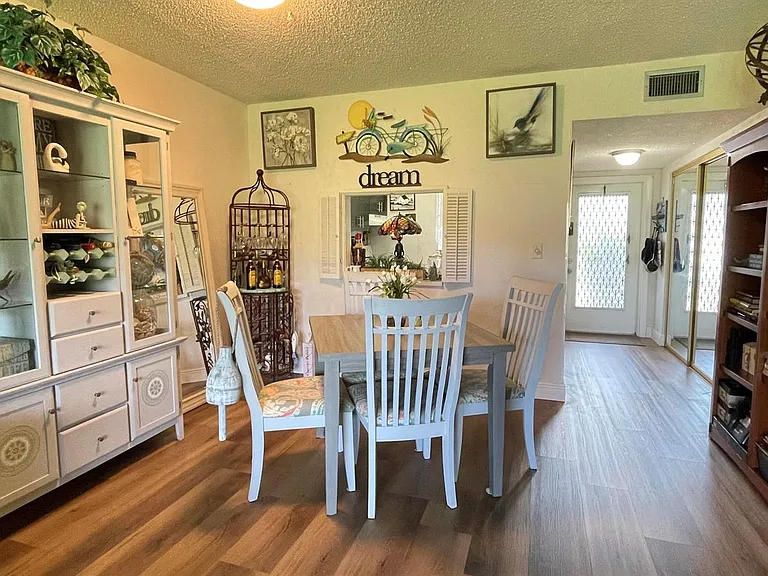 4 Abbey Ln #103 — Photo 5