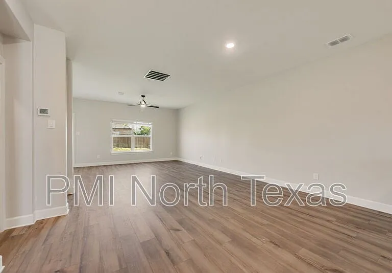 804 Calhoun Dr — Photo 3