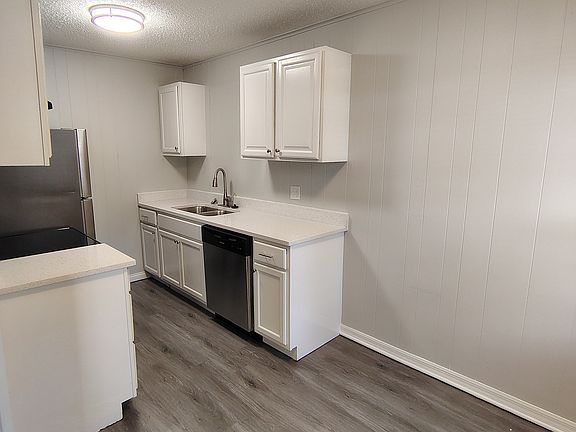 3rd image of 1002 W Hughes St APT 1