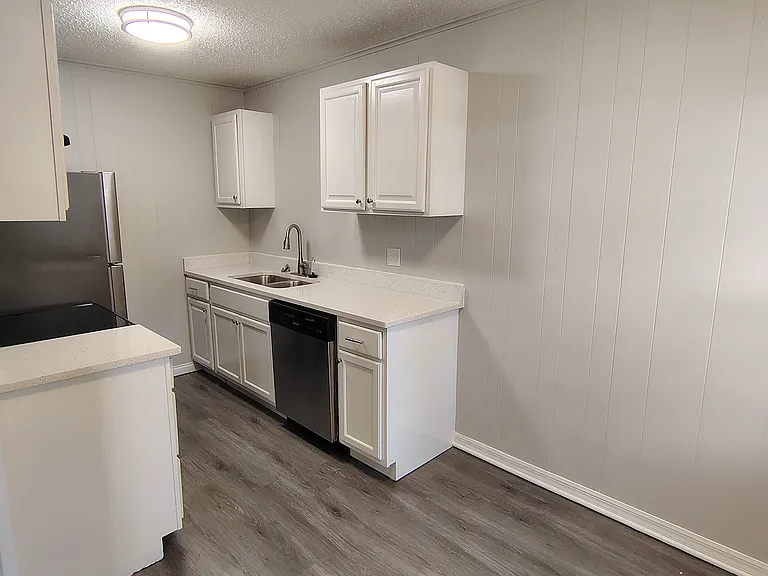 1002 W Hughes St #1 — Photo 3