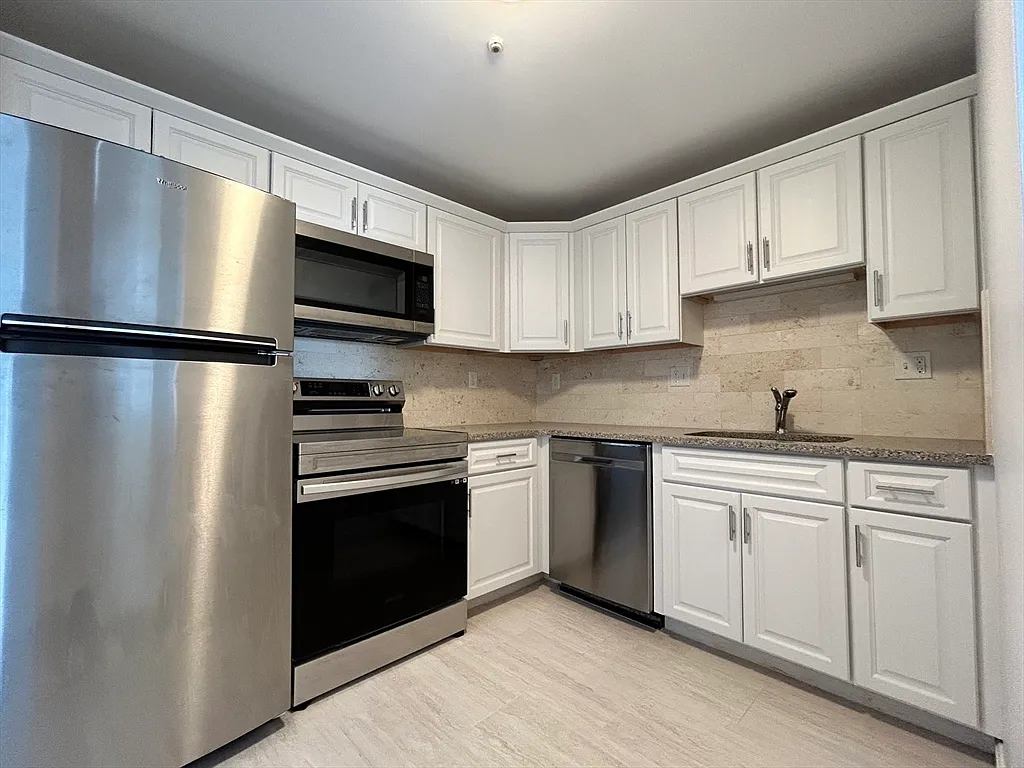 Building Photo - 111 Warren Ave #4G