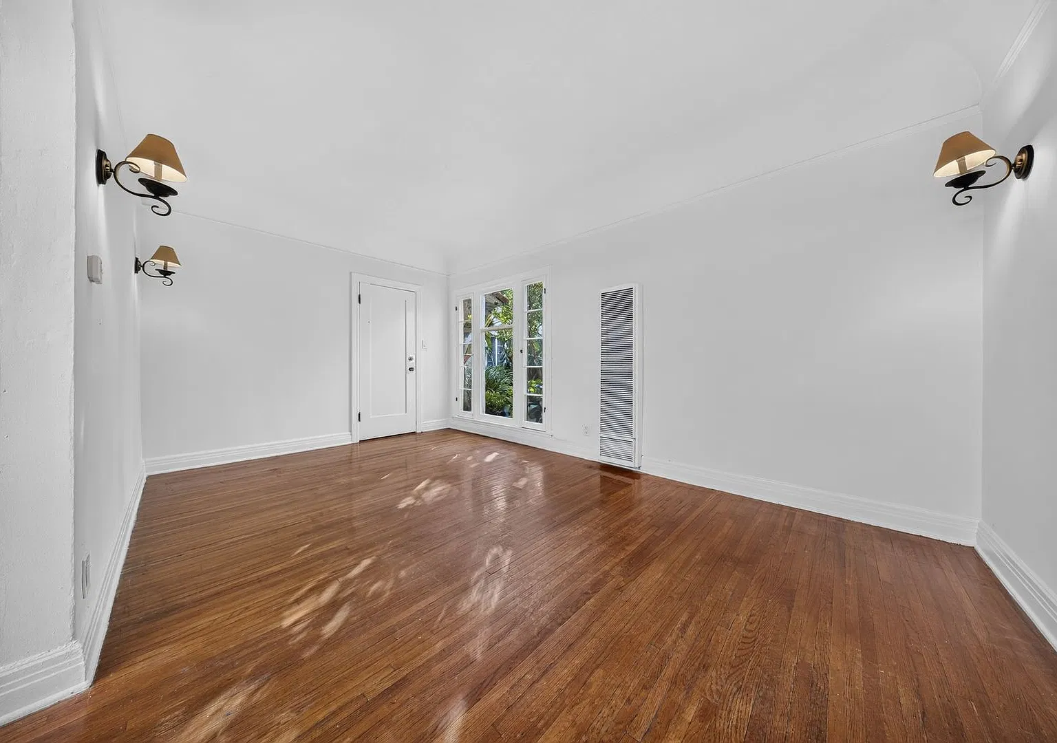 1002-1012 1/2 N. Sweetzer Ave. — Photo 3