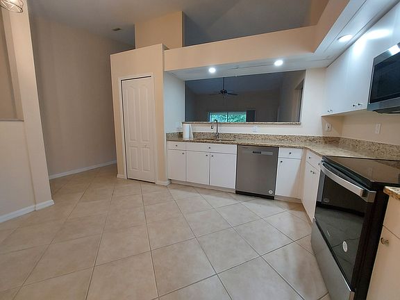 5th image of 1031 SE 11th Ter