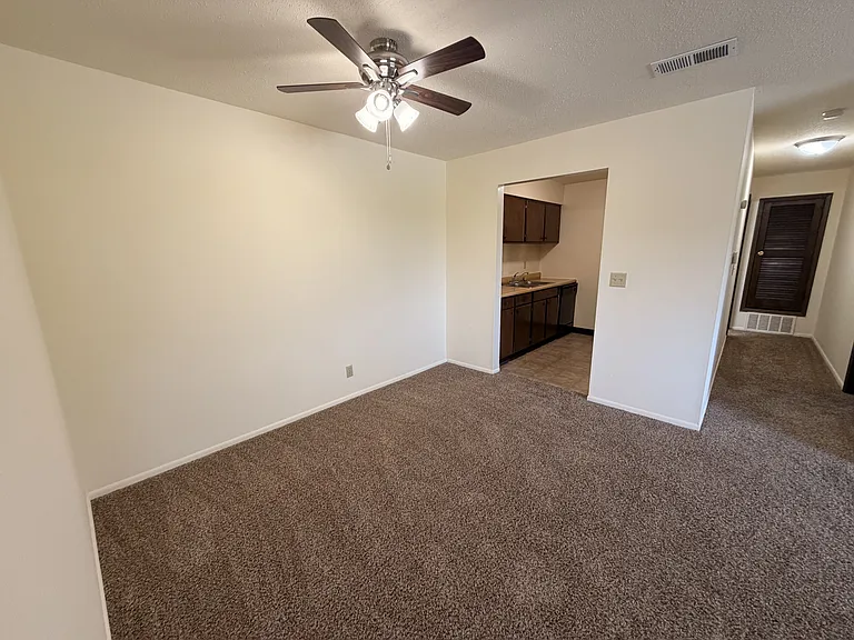 Kimberly Club Apartments — Photo 126