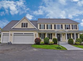 95 Riverside Dr, Wrentham, MA 02093