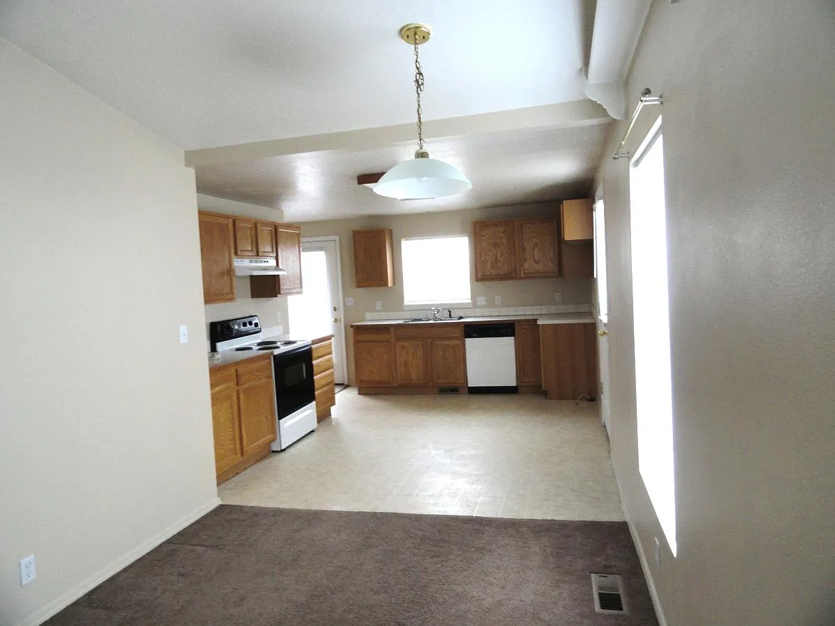 3 bed, 1488 sqft, $1,575 — Photo 3