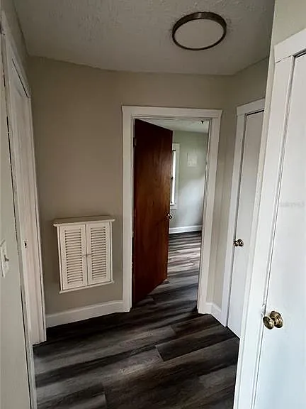1658 Hempel Ave — Photo 8