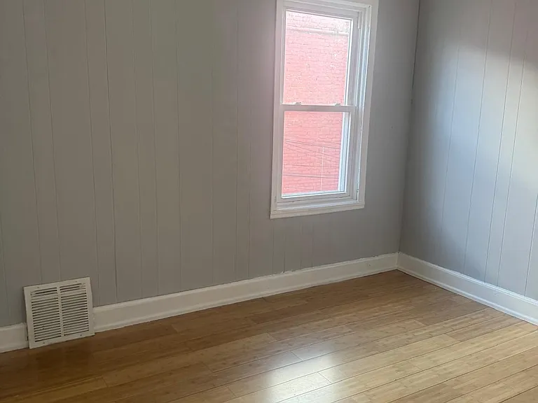 52-54 Ives Ct — Photo 7