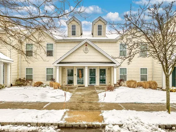 106 Brattle Circle #106, Melville, NY 11747