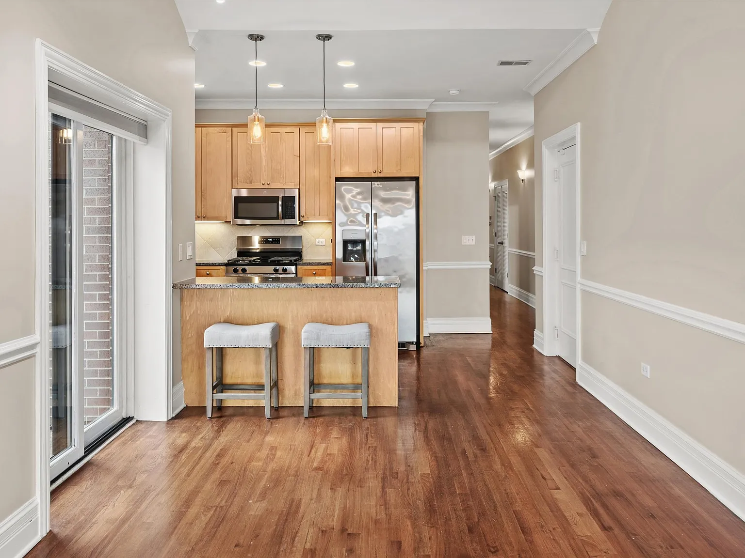 3 bed, 1300 sqft, $3,800 — Photo 4