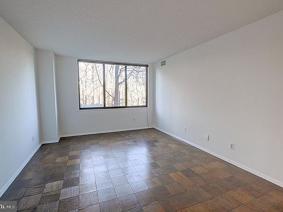 5th image of 5225 Pooks Hill Rd APT 324N