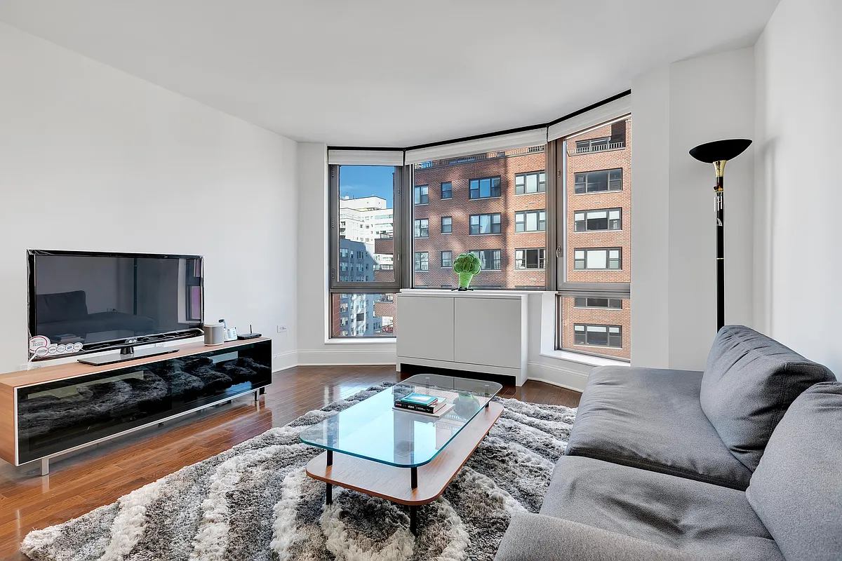 300 East 64th St Unit 14B  