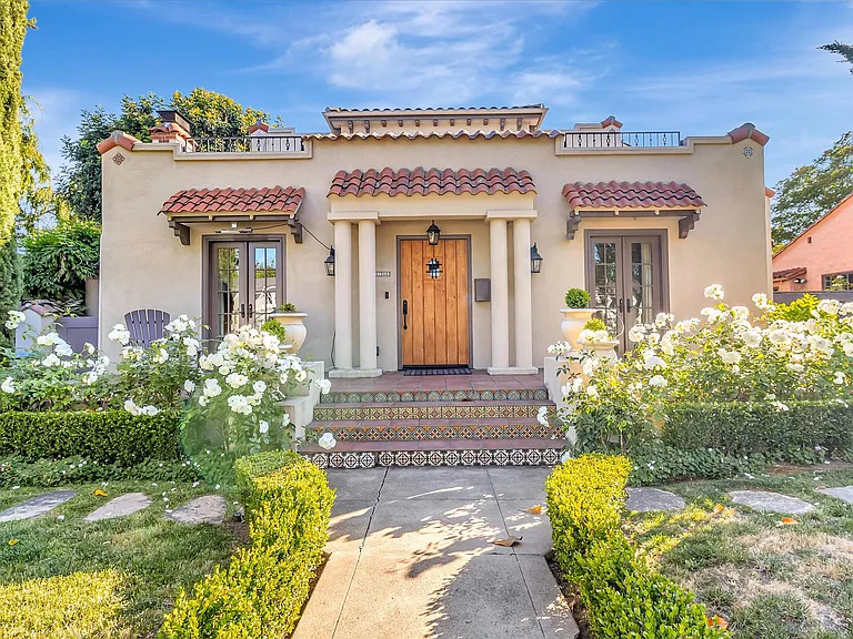 1568 Mariposa Ave — Photo 38