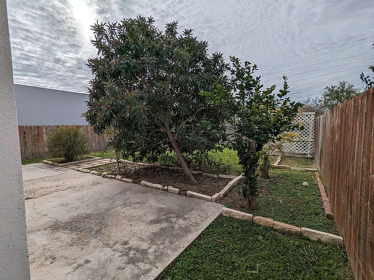 5211 Shalom Dr — Photo 32
