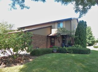 1255 Hailshaw Ct, Wheaton, IL 60189
