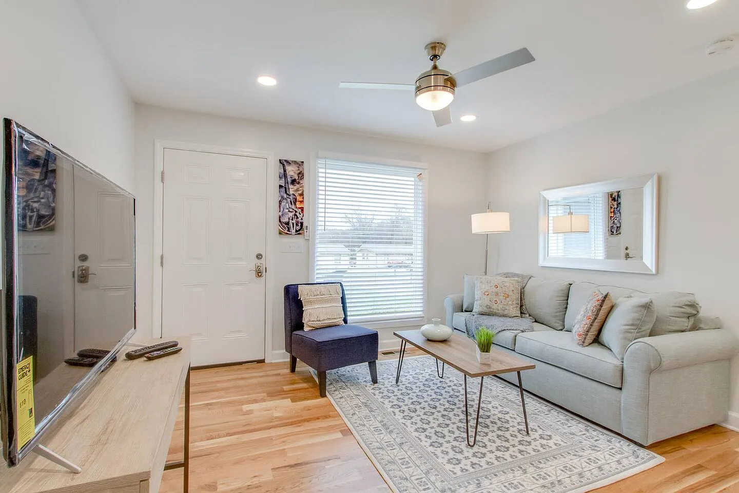 2 bed, 800 sqft, $2,000 — Photo 4