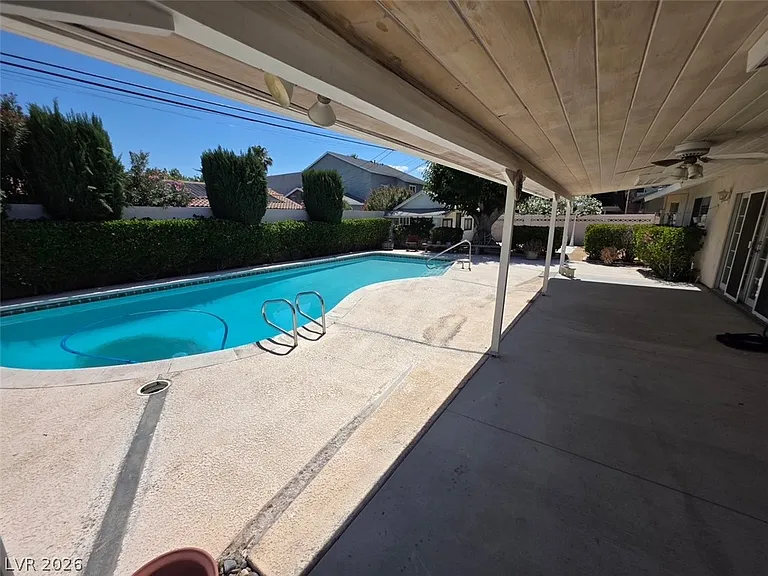 2725 Colanthe Ave — Photo 24