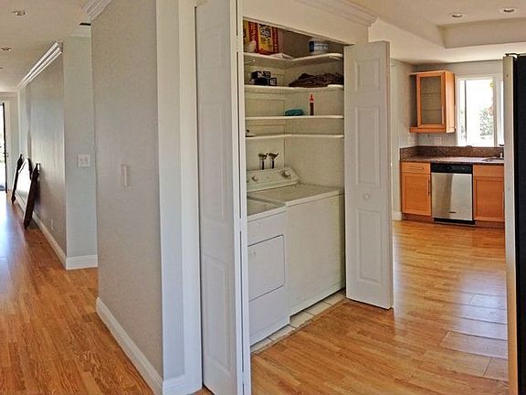 UP LAUNDRY/KITHCEN