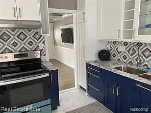 15885 W Forteen Mile Rd — Photo 9