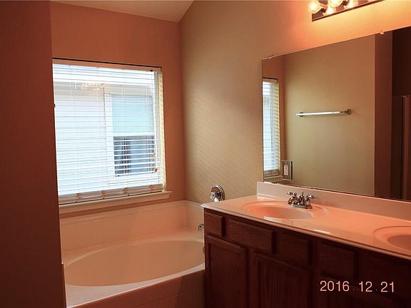 5th image of 6908 Oak Falls Dr
