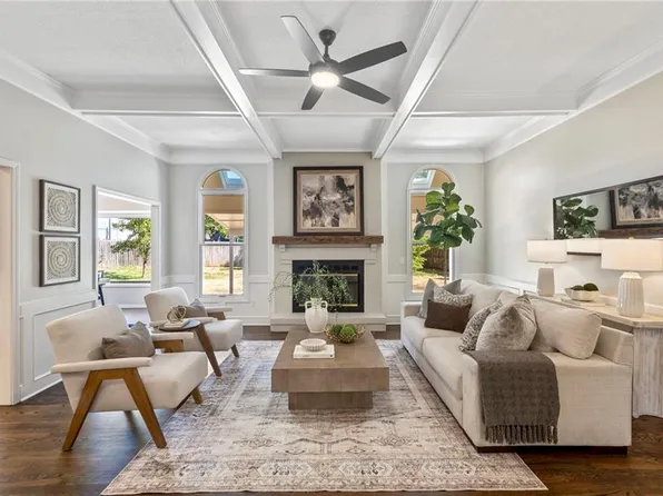 1424 E Meadow Ln, Olathe, KS 66062