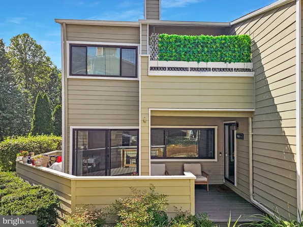 1981 Villaridge Dr #A, Reston, VA 20191