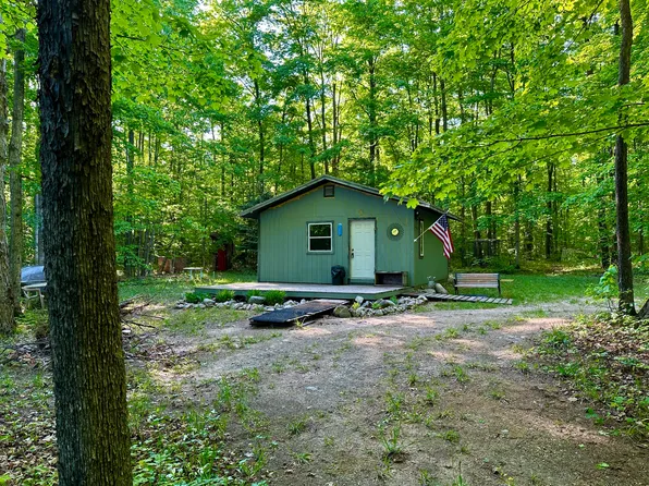 4502 Satterly Lake Rd, Mancelona, MI 49659