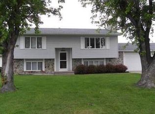 936 Sycamore Ave, Hastings, NE 68901