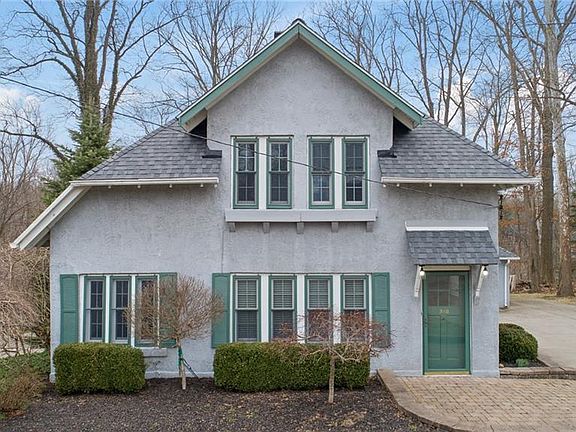 2nd image of 310 Chagrin Blvd