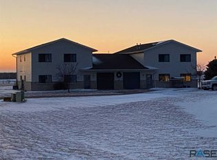 1015 N Dakota St, Canton, SD 57013