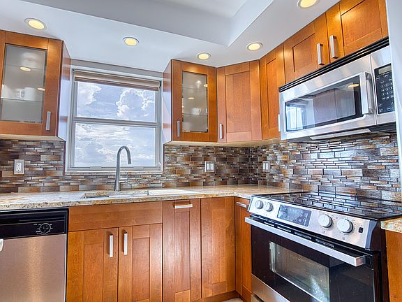 3rd image of 101 Briny Avenue #2012