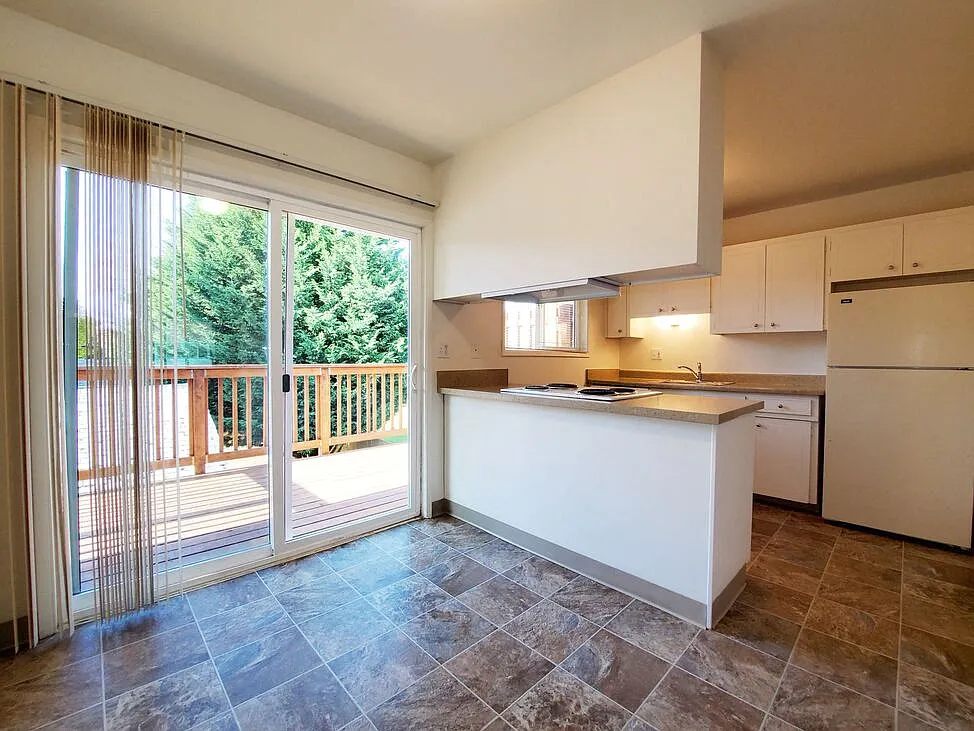Kristin Apartments — Photo 3